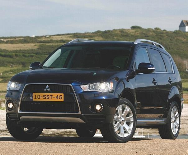 Auffällig am neuen Outlander: der an den Jetfighter angelehnte Frontgrill. Foto: Mitsubishi/auto-reporter.net